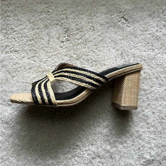 NEW Dolce Vita Woven Black and Tan Sandal - Picture 2 of 8